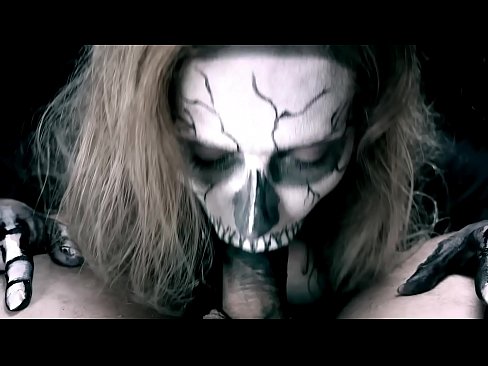 ❤️ Demon nga babaye nga nagsuso sa manok uban sa iyang itom nga baba ug gilamoy cum. ❤❌ Sex video sa amon ❌️